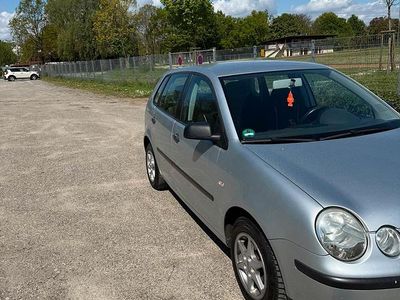 Usado VW Polo 75 HP (55 kW) 2002 Prateado Citadino