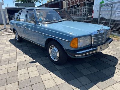 Blau Gebraucht 1980 Mercedes 200 Limousine | 10.490 €