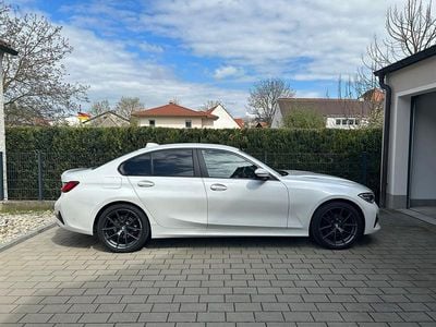 Gebraucht BMW 318 Advantage 150 PS (110 kW) 2019 Weiß Limousine