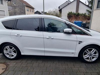 Weiß Gebraucht 2016 Ford S-MAX Titanium Van / Kleinbus | 14.500 € (Etwas zu teuer)