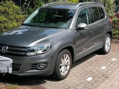 Gebraucht VW Tiguan Sport 125 PS (91 kW) 2015 Grau SUV