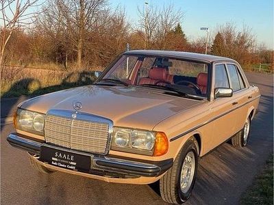 Beige Gebraucht 1983 Mercedes E230 Limousine | 12.990 €