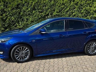 Blau Gebraucht 2018 Ford Focus ST-Line Limousine | 14.500 € (Guter Preis)