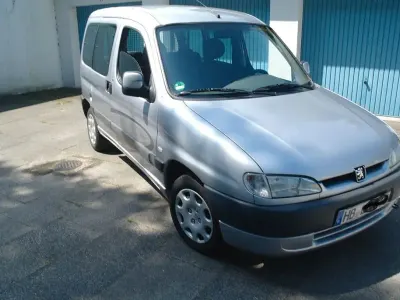 Gebraucht Peugeot Partner Quiksilver 90 PS (66 kW) 2000 Silber Van / Kleinbus