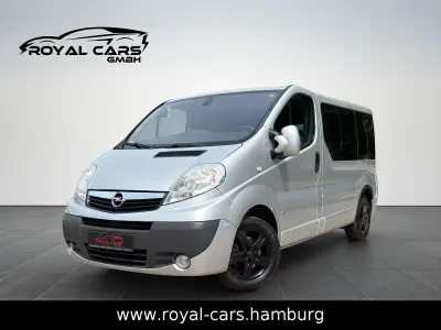 Gebraucht Opel Vivaro Cosmo 114 PS (83 kW) 2013 Starsilber ii/silver ii Van / Kleinbus