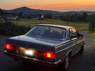 Gebraucht Mercedes 230 136 PS (100 kW) 1983 Grau Coupé