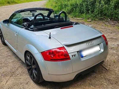 Gebraucht Audi TT Roadster Design 180 PS (132 kW) 2000 Silber Cabrio