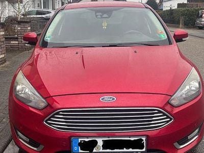 Gebraucht Ford Focus Titanium 150 PS (110 kW) 2015 Rot Limousine