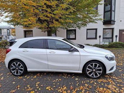 Gebraucht Mercedes A180 Urban 122 PS (89 kW) 2013 Weiß Limousine