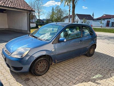 Usata Ford Fiesta 69 CV (50 kW) 2005 Blu Utilitaria