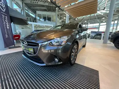 Gebraucht Mazda 2 Nakama 90 PS (66 kW) 2017 Obsidiangrau metallic Limousine