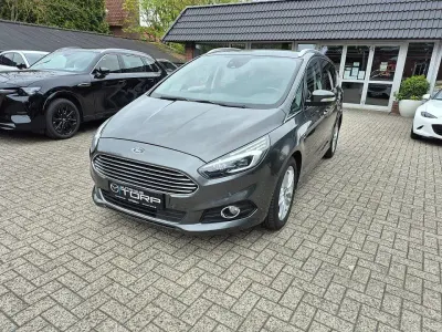 Gebraucht Ford S-MAX Titanium 190 PS (139 kW) 2019 Grau Van / Kleinbus
