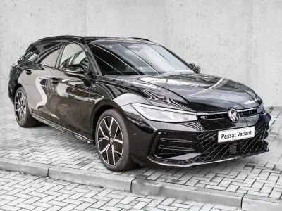 Usata VW Passat R-line 150 CV (110 kW) 2024 Nero Station wagon