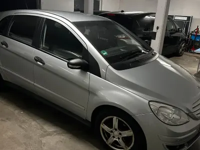 Second-hand Mercedes B180 110 CP (80 kW) 2006 Argintiu Monovolum