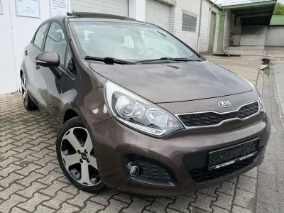 Używany Kia Rio FIFA World Cup Edition 109 KM (80 kW) 2012 Brązowy Sedan/Limuzyna
