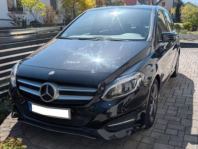 Begagnad Mercedes B160 Style 102 HK (75 kW) 2015 Svart Minibuss