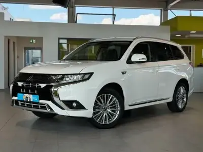 Gebraucht Mitsubishi Outlander P-HEV Spirit 224 PS (164 kW) 2021 Weiß SUV
