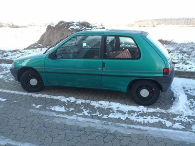 Grün Gebraucht 1996 Peugeot 106 Kleinwagen | 200 €