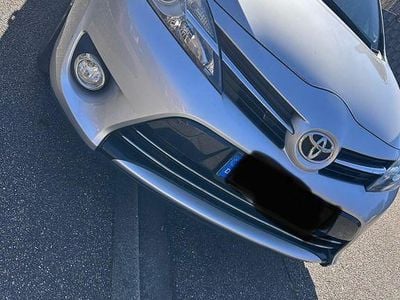 Gebraucht Toyota Verso Comfort 147 PS (108 kW) 2014 Silber Van / Kleinbus