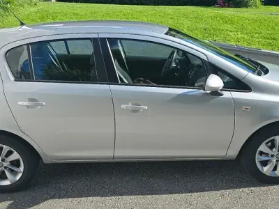 Gebraucht Opel Corsa Edition 86 PS (63 kW) 2014 Silber Kleinwagen