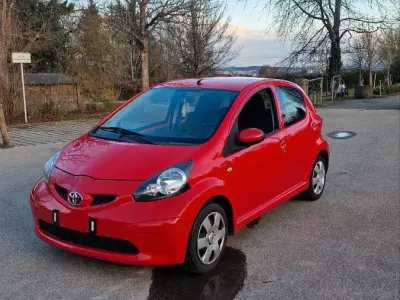 Gebraucht Toyota Aygo 68 PS (50 kW) 2008 Rot Kleinwagen