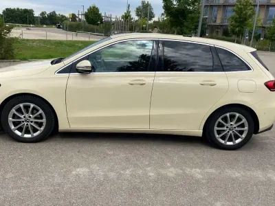 Gebraucht Mercedes B200 150 PS (110 kW) 2019 Gelb Kleinwagen