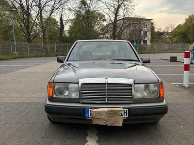 Second-hand Mercedes E230 1990 Gri Berlinǎ