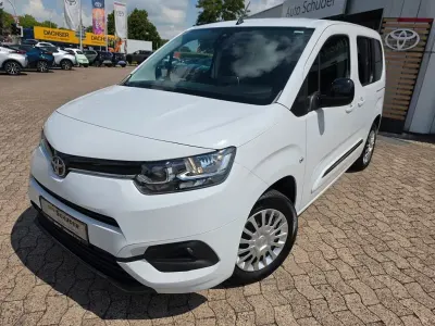 Gebraucht Toyota Proace Verso City 102 PS (75 kW) 2023 Ice white Kombi
