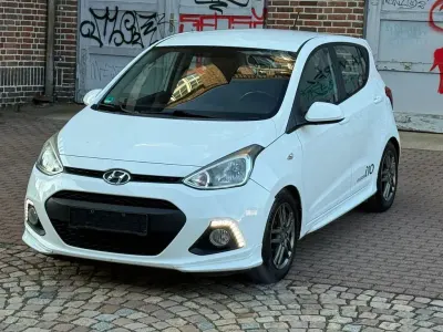 Gebraucht Hyundai i10 YES! Gold 87 PS (63 kW) 2015 Weiß Kleinwagen