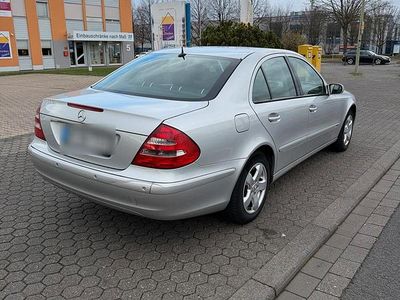 Silber Gebraucht 2003 Mercedes E200 Limousine | 2.599 € (Etwas zu teuer)