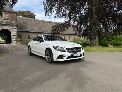 Gebraucht Mercedes C300 Night 258 PS (189 kW) 2019 Weiß Coupé