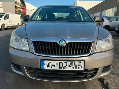 Gebraucht Skoda Octavia 105 PS (77 kW) 2011 Grau Kombi