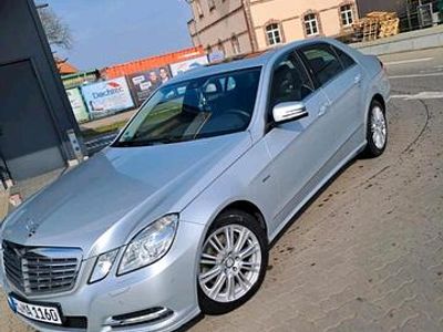 Grau Gebraucht 2011 Mercedes E300 Limousine | 15.500 € (Etwas zu teuer)