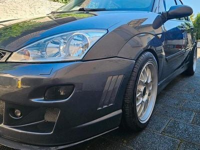 Gebraucht Ford Focus ST 173 PS (127 kW) 2002 Grau Limousine