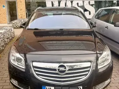 Gebraucht Opel Insignia Design Edition 220 PS (161 kW) 2011 Schwarz Kombi