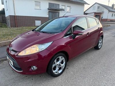 Gebraucht Ford Fiesta Titanium 97 PS (71 kW) 2009 Rot Kleinwagen