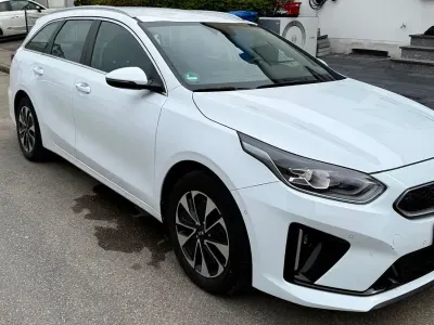 Gebraucht Kia Ceed Sportswagon Spirit 141 PS (103 kW) 2021 Weiß Kombi