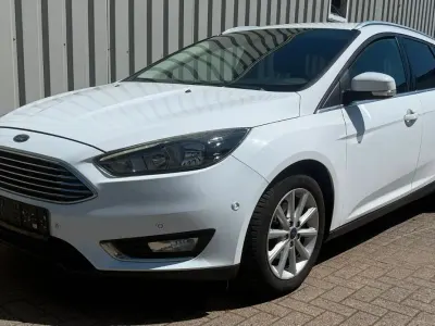 Gebraucht Ford Focus Titanium 125 PS (91 kW) 2017 Weiß Kombi