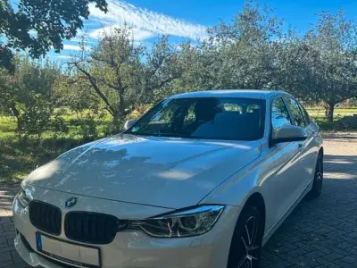 Gebraucht BMW 320 184 PS (135 kW) 2013 Weiß Limousine