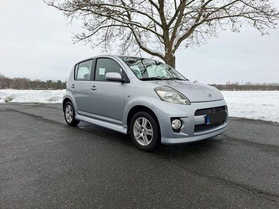 Silber Gebraucht 2006 Daihatsu Sirion Kleinwagen | 1.999 € (Fairer Preis)