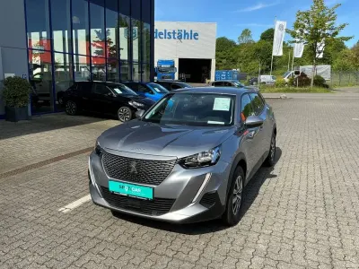 Gebraucht Peugeot e-2008 Active 100 kW (136 PS) 2022 Artense) (silber SUV
