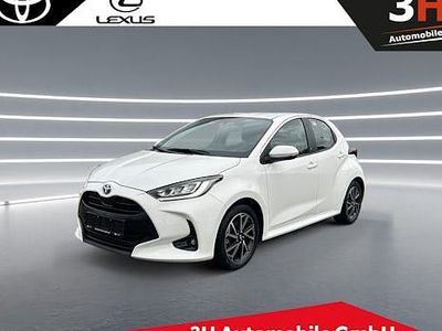 Gebraucht Toyota Yaris Hybrid 116 PS (85 kW) 2024 Weiß Limousine