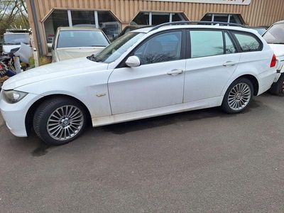 Gebraucht BMW 320 170 PS (125 kW) 2008 Weiß Kombi