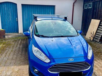 Gebraucht Ford Fiesta 101 PS (74 kW) 2013 Blau Kleinwagen