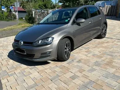 Gebraucht VW Golf VII LOUNGE 150 PS (110 kW) 2015 Beige Limousine