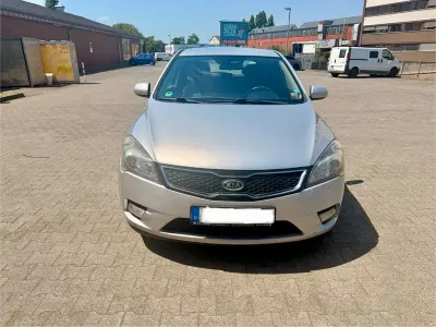 Gebraucht Kia Ceed Edition 7 90 PS (66 kW) 2012 Silber Kleinwagen