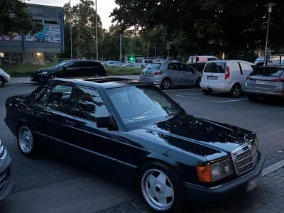 Gebraucht Mercedes 190 109 PS (80 kW) 1991 Blau Limousine