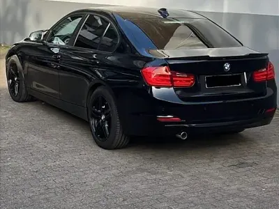 Gebraucht BMW 320 Sport Line 184 PS (135 kW) 2012 Schwarz Limousine