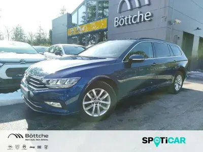 Gebraucht VW Passat Business 150 PS (110 kW) 2023 Andere farbe Kombi