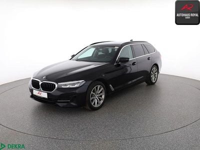 Black sapphire Gebraucht 2022 BMW 520 Kombi | 27.680 € (Superpreis)